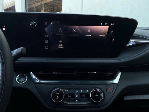 Used 2025 Buick Envista Preferred image 25