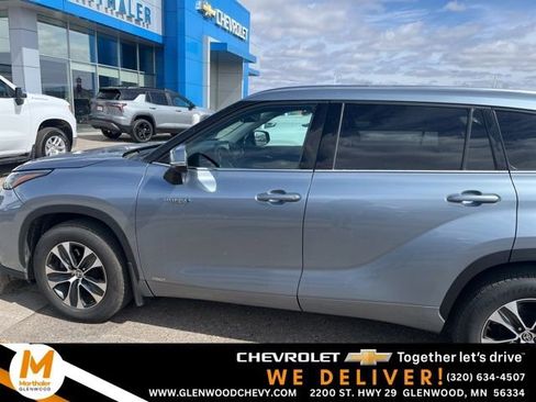 Used 2020 Toyota Highlander XLE image 1