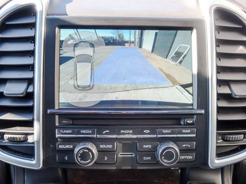 Used 2015 Porsche Cayenne S image 18