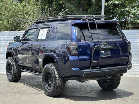 Used 2017 Toyota 4Runner TRD Off-Road Premium AWD/4WD image 3