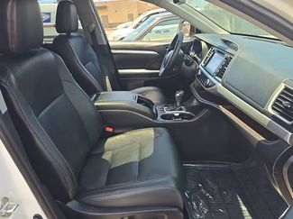 Used 2019 Toyota Highlander XLE AWD/4WD video 3