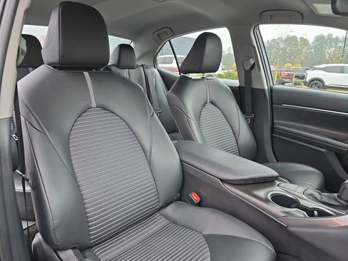 Used 2023 Toyota Camry SE image 13