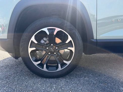 Used 2025 Chevrolet Equinox LT w/ Safety and Technology Package FWD image 7