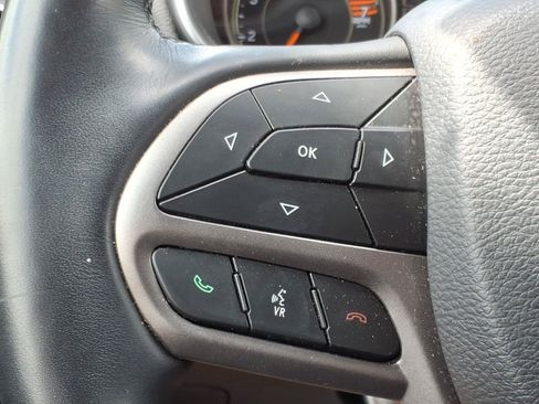 Used 2020 Jeep Cherokee Latitude Plus w/ Cold Weather Group AWD/4WD image 16