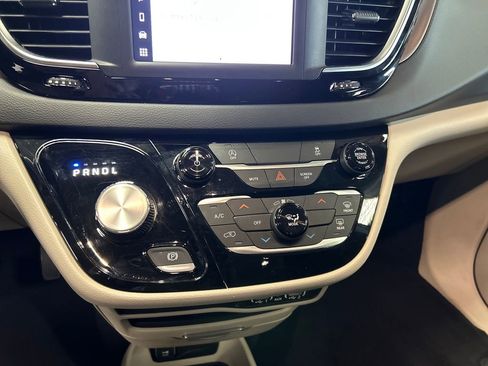 Used 2023 Chrysler Voyager LX FWD image 19