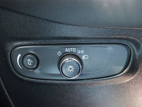 Used 2021 Chevrolet Equinox LT FWD image 40