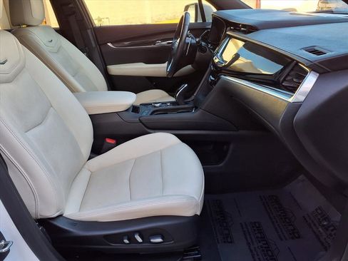 Used 2022 Cadillac XT6 Sport w/ Technology Package image 9