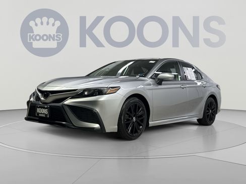 Used 2023 Toyota Camry SE FWD image 1