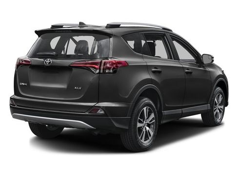 Used 2017 Toyota RAV4 XLE FWD image 2