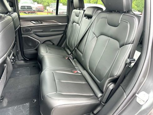 New 2026 Jeep Grand Cherokee Limited AWD/4WD image 23
