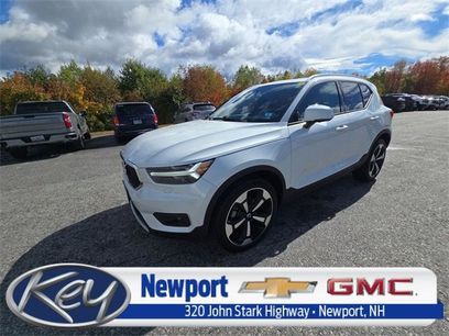 Used 2022 Volvo XC40 T5 Momentum w/ Premium Package