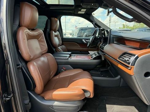 Used 2022 Lincoln Navigator Reserve image 17