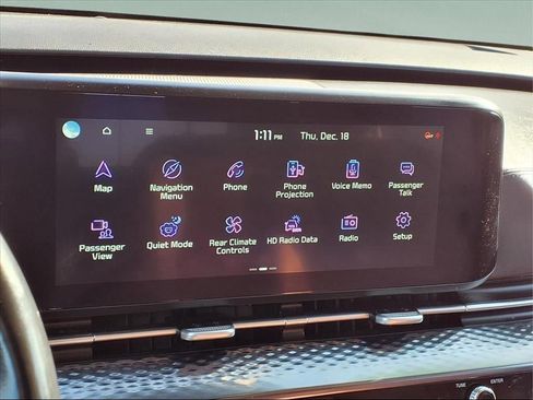 Used 2022 Kia Carnival SX Prestige image 11