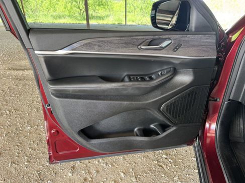 Used 2025 Jeep Grand Cherokee Limited w/ Trailer Tow Package AWD/4WD image 22