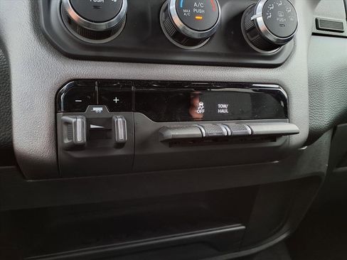 Used 2024 RAM 2500 Big Horn w/ Bed Utility Group image 15