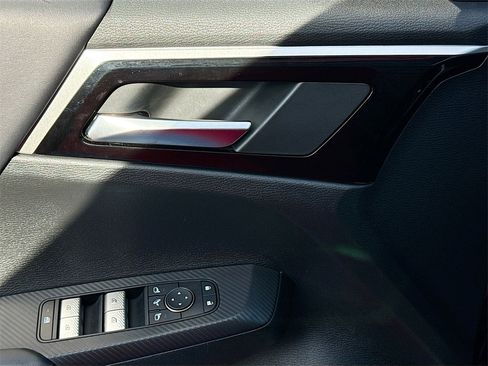 Used 2024 Mitsubishi Outlander SE image 19