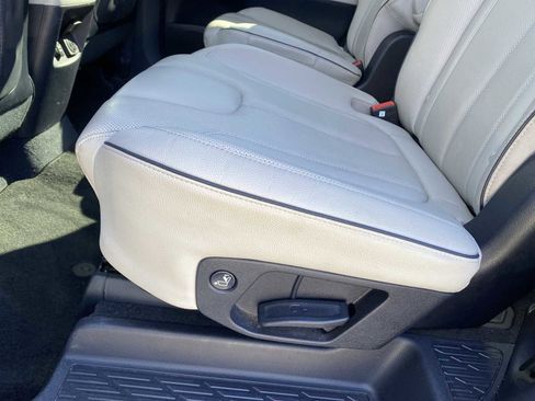 Used 2024 Hyundai Palisade Limited image 32