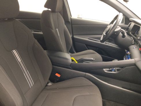 Used 2025 Hyundai Elantra Sport FWD image 21