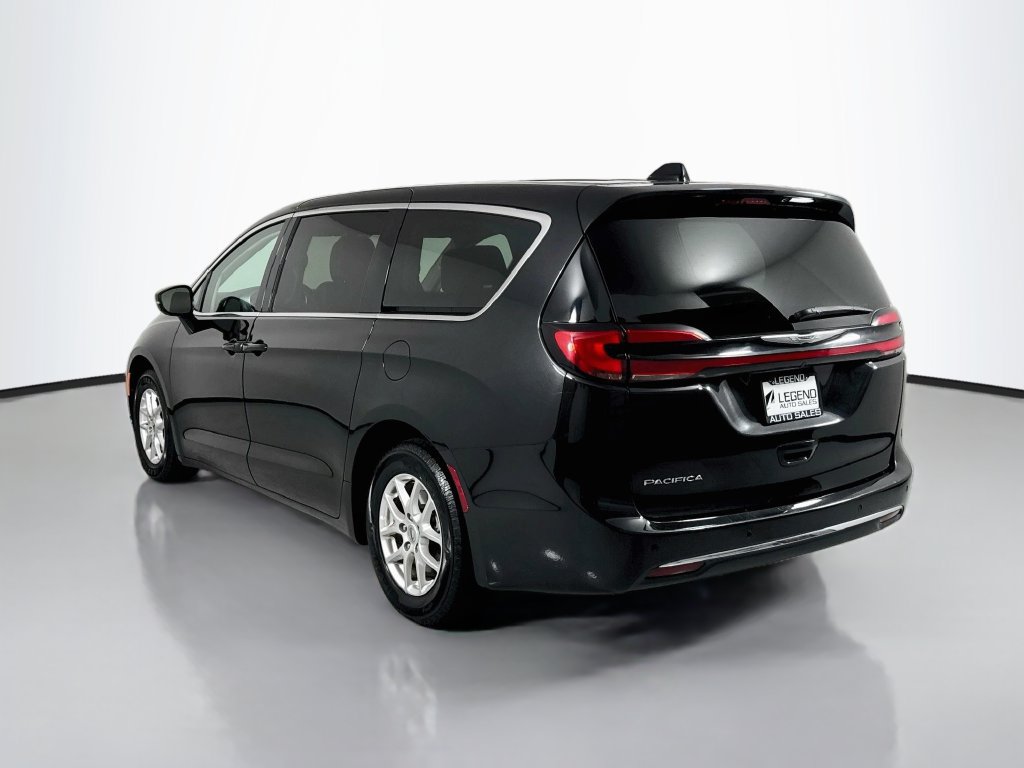 Used 2024 Chrysler Pacifica Touring-L FWD image 8