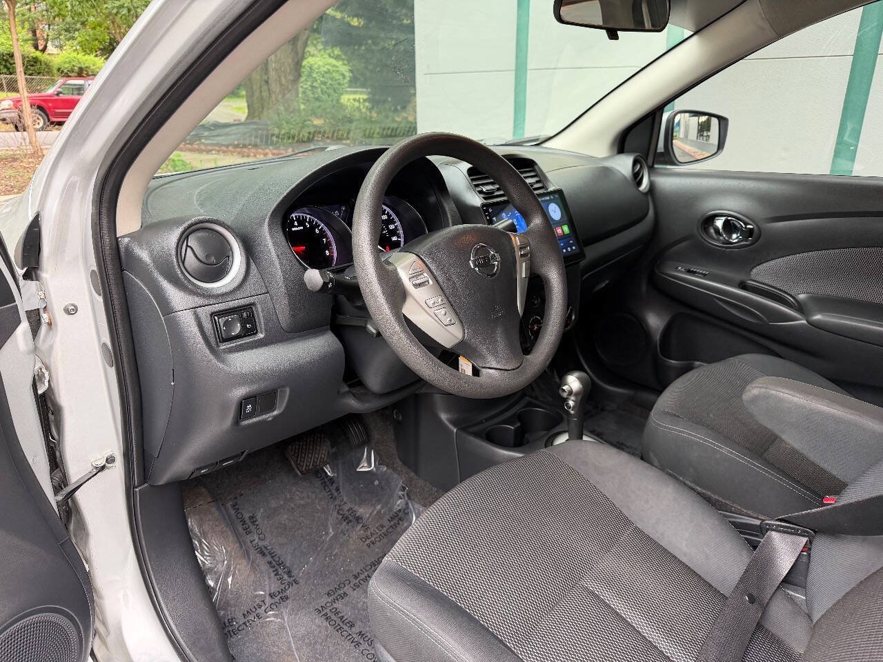 Used 2016 Nissan Versa SV FWD image 10