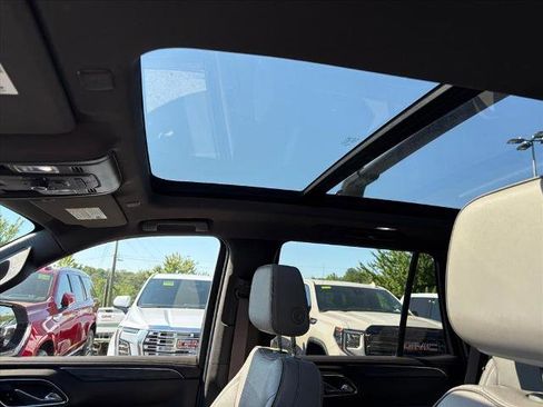 Certified 2023 GMC Yukon SLT w/ SLT Luxury Package AWD/4WD image 12
