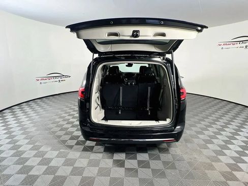 Used 2024 Chrysler Pacifica Touring-L FWD image 26