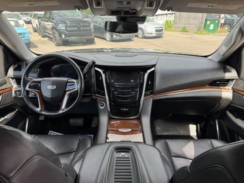 Used 2020 Cadillac Escalade ESV Luxury AWD/4WD image 22