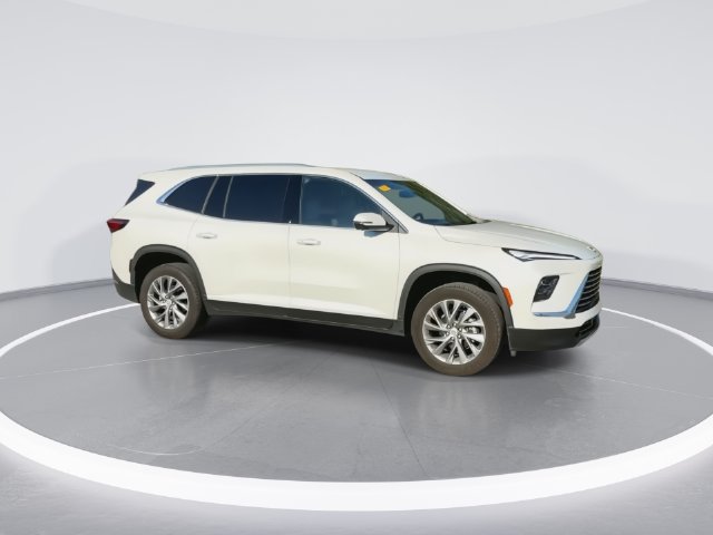 Used 2025 Buick Enclave Preferred FWD image 2
