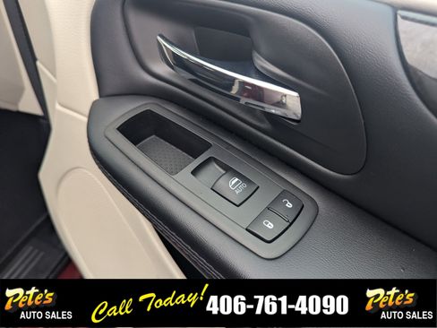 Used 2018 Dodge Grand Caravan SE w/ UConnect Hands-Free Group image 16