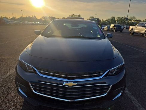 Used 2017 Chevrolet Malibu LT w/ Leather Package FWD image 7