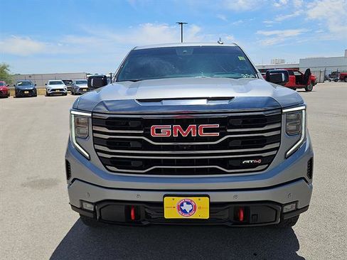 Used 2023 GMC Sierra 1500 AT4 w/ AT4 Premium Package AWD/4WD image 8