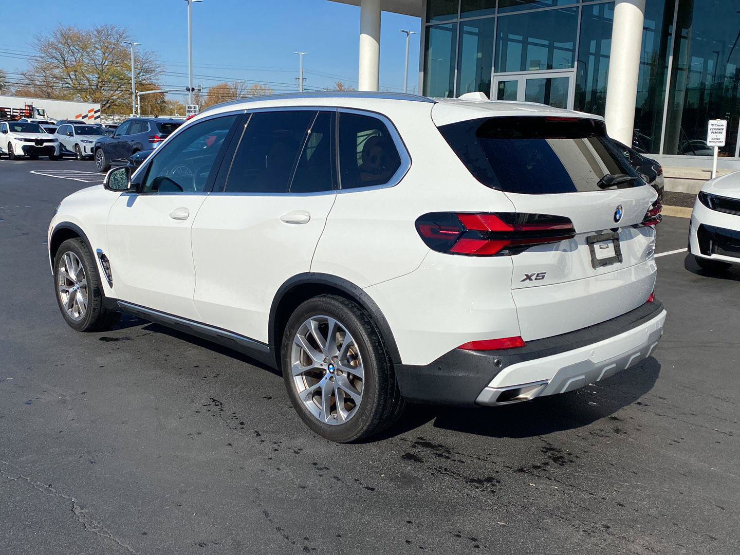 Used 2024 BMW X5 xDrive40i w/ Premium Package AWD/4WD image 5
