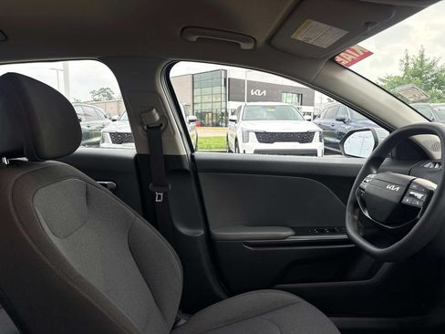 Used 2025 Kia K4 FWD image 14