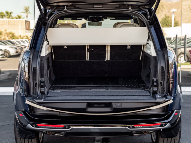 New 2026 Land Rover Range Rover Autobiography AWD/4WD image 37