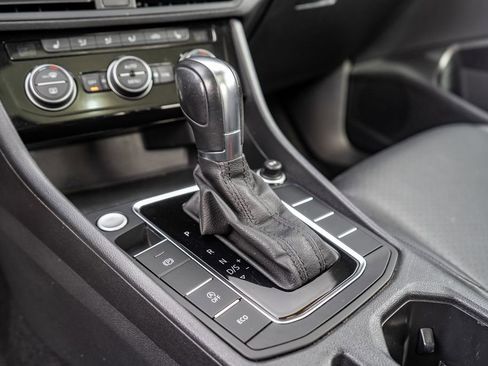 Used 2019 Volkswagen Jetta SE image 26