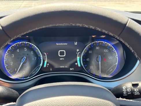 Used 2026 Chrysler Pacifica Limited FWD image 20