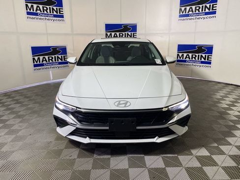 Used 2025 Hyundai Elantra Limited FWD image 15