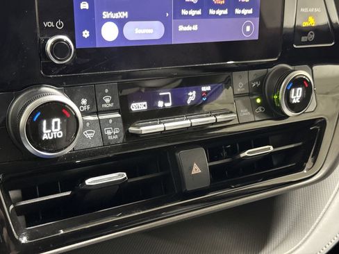Used 2023 Toyota Highlander LE FWD image 16