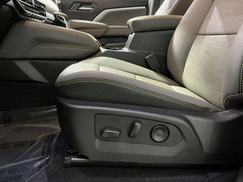 Used 2025 Chevrolet Colorado ZR2 w/ Technology Package image 22