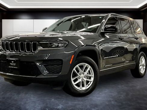 Used 2025 Jeep Grand Cherokee Laredo X w/ Luxury Tech Group I image 3