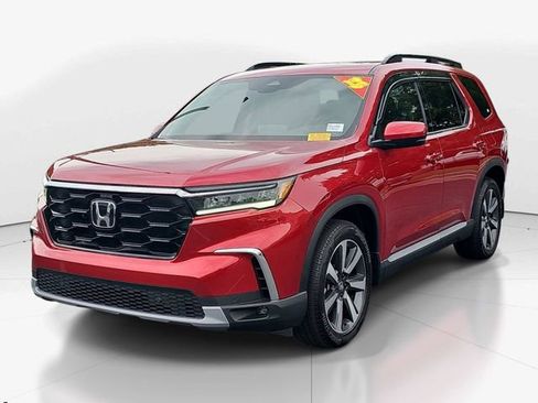 Used 2025 Honda Pilot Touring image 7