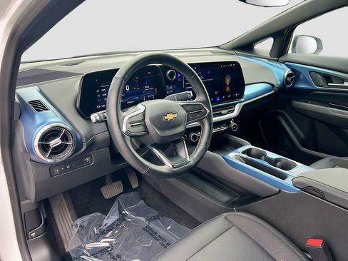 Used 2025 Chevrolet Equinox EV LT w/ Convenience Package FWD image 9