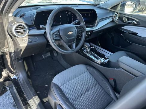 Used 2024 Chevrolet Trax LT image 10