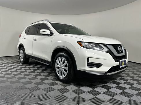 Used 2017 Nissan Rogue S w/ S Appearance Package image 7