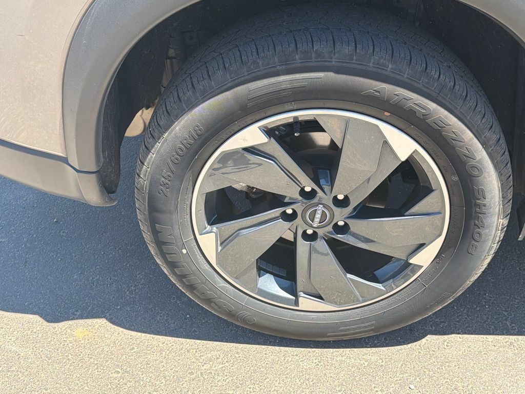Used 2025 Nissan Rogue SV AWD/4WD image 17
