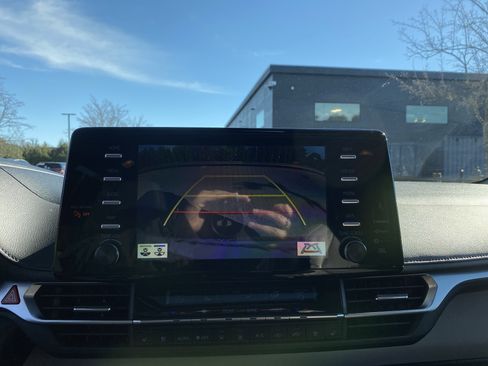 Used 2021 Toyota Sienna Limited image 73