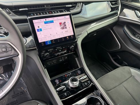 Used 2022 Jeep Grand Cherokee Trailhawk w/ Advanced Protech Group II image 28