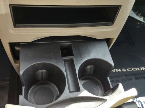 Used 2015 Chrysler Town & Country Touring w/ Driver Convenience Group image 30