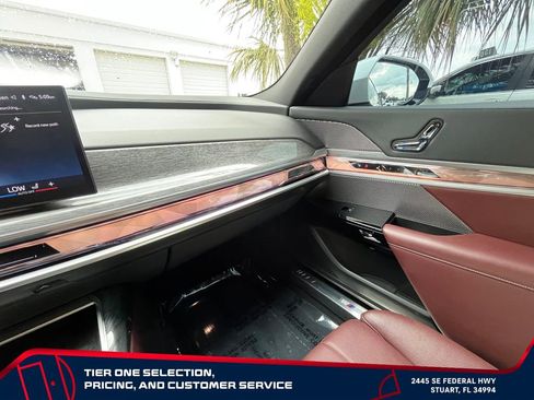 Used 2023 BMW 760i xDrive AWD/4WD image 35