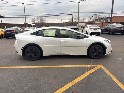 New 2026 Toyota Prius LE image 6